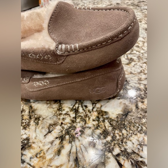 Women's UGG Chestnut Ansley Slippers- size 6- #1106878. - Picture 2 of 13